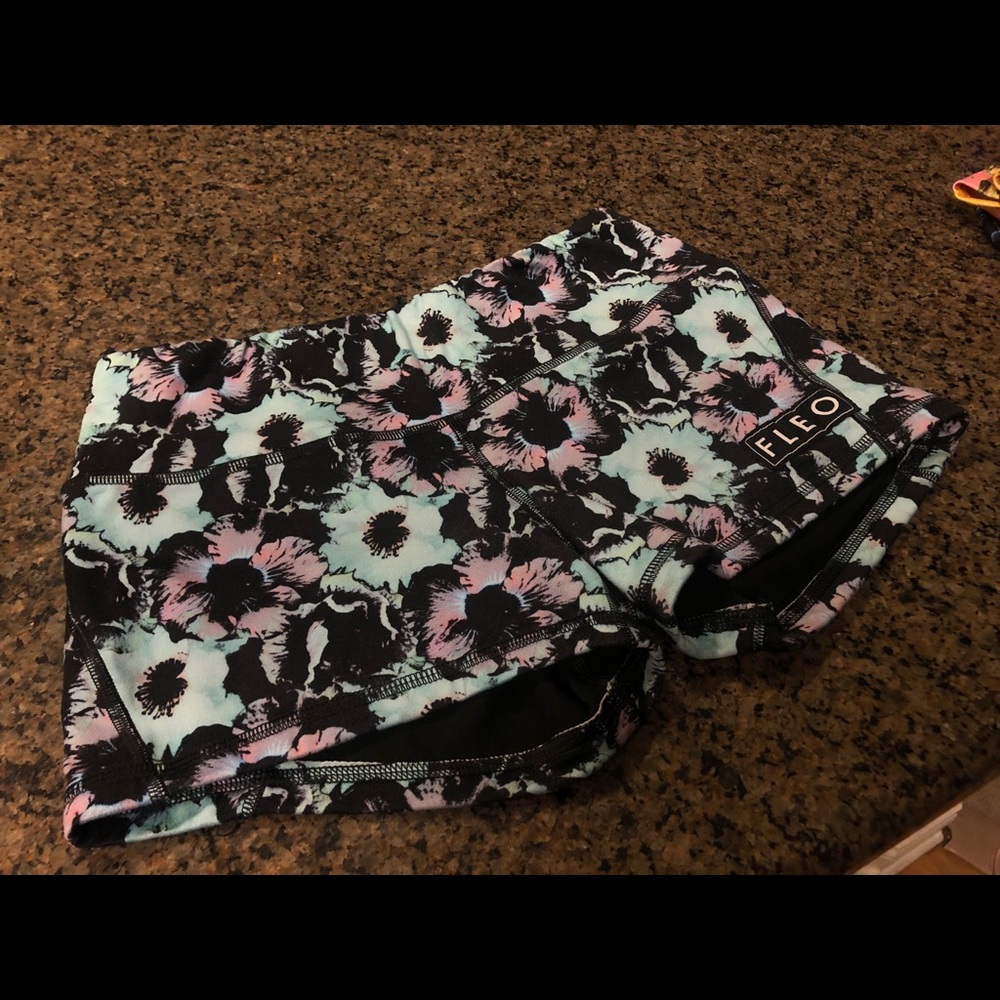 FLEO SHORTS